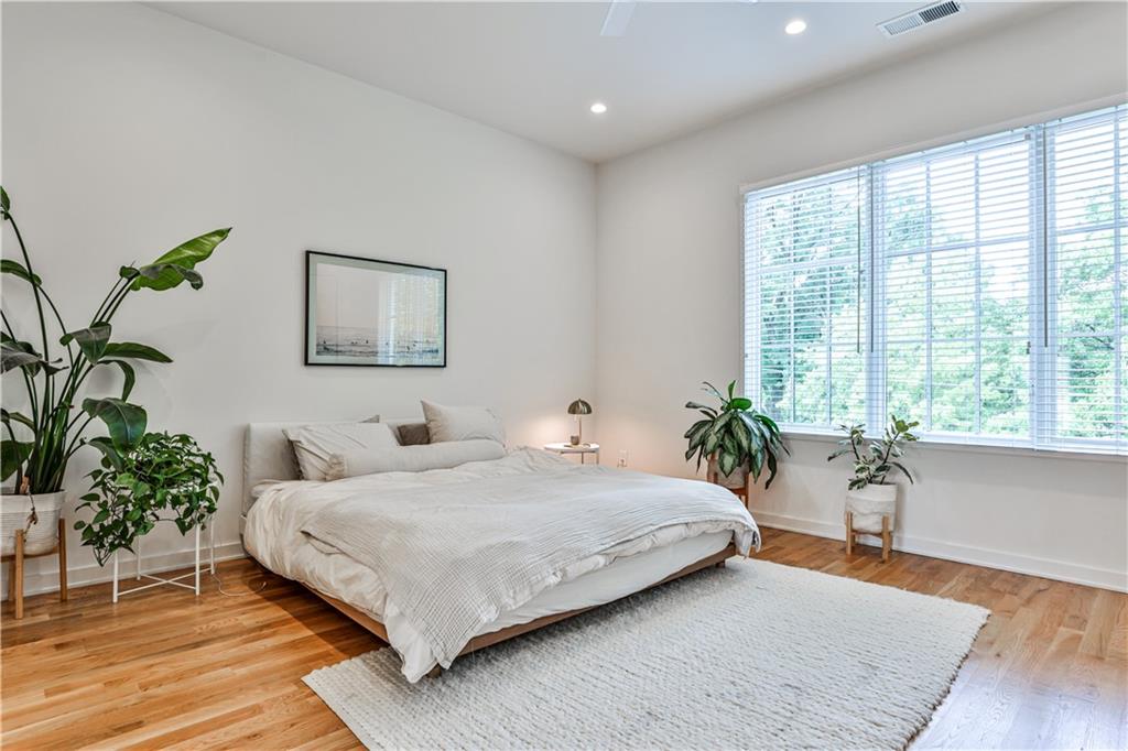 594 Irwin Street NE Unit 2