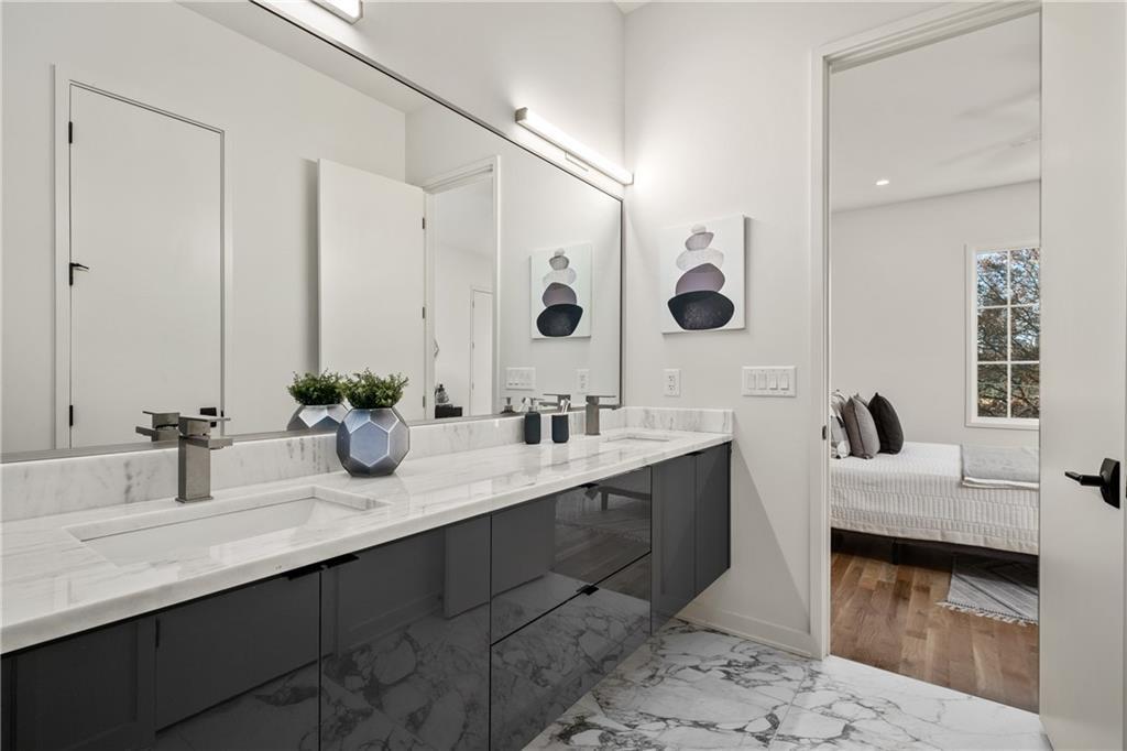 594 Irwin Street NE Unit 2