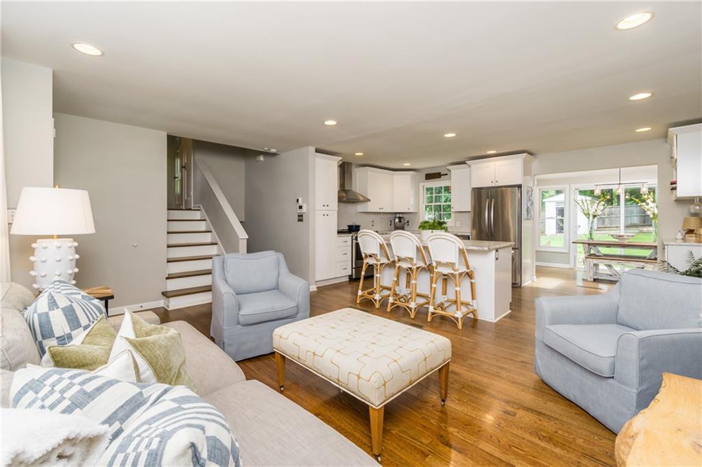 4085 Commodore Drive