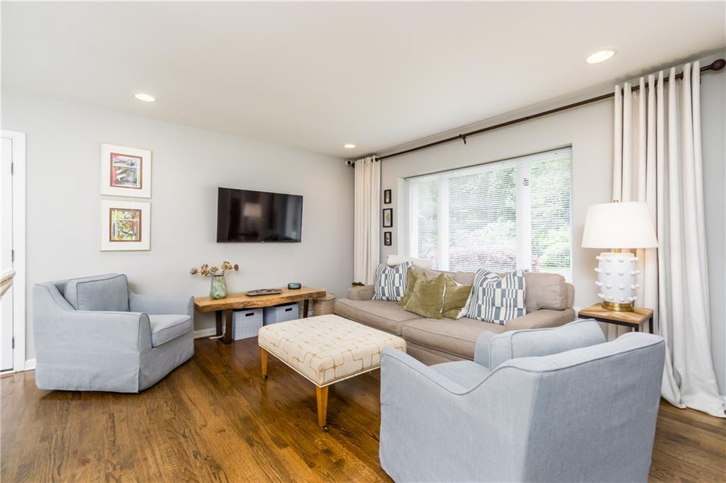 4085 Commodore Drive