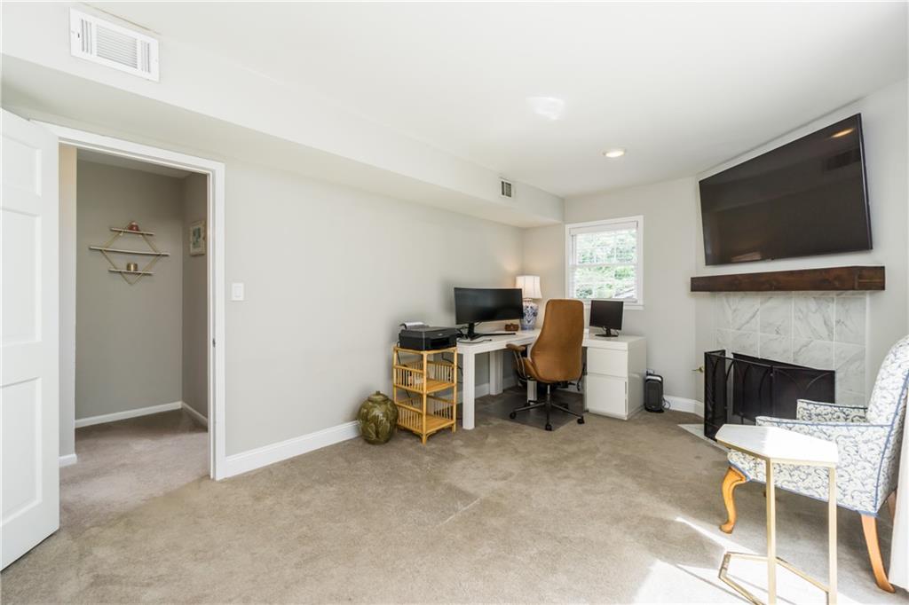 4085 Commodore Drive
