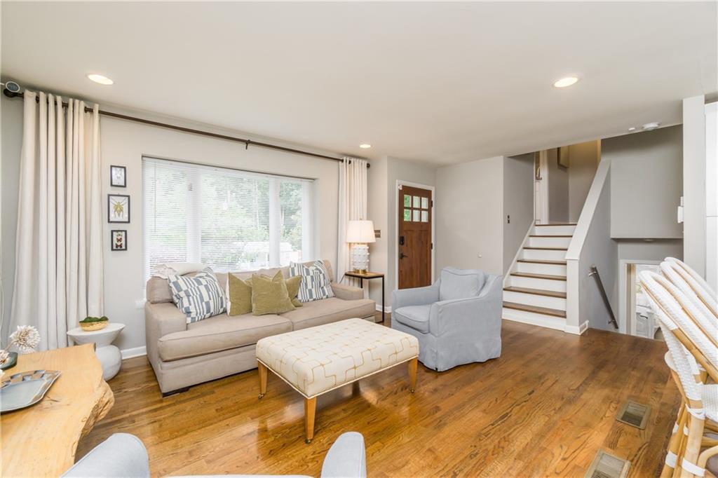 4085 Commodore Drive