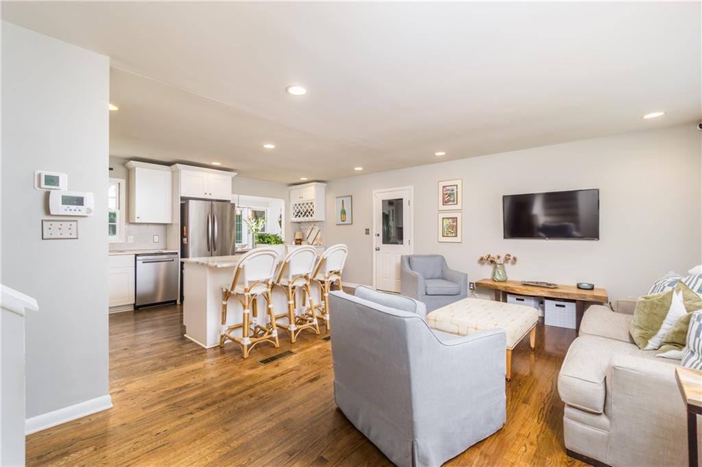 4085 Commodore Drive