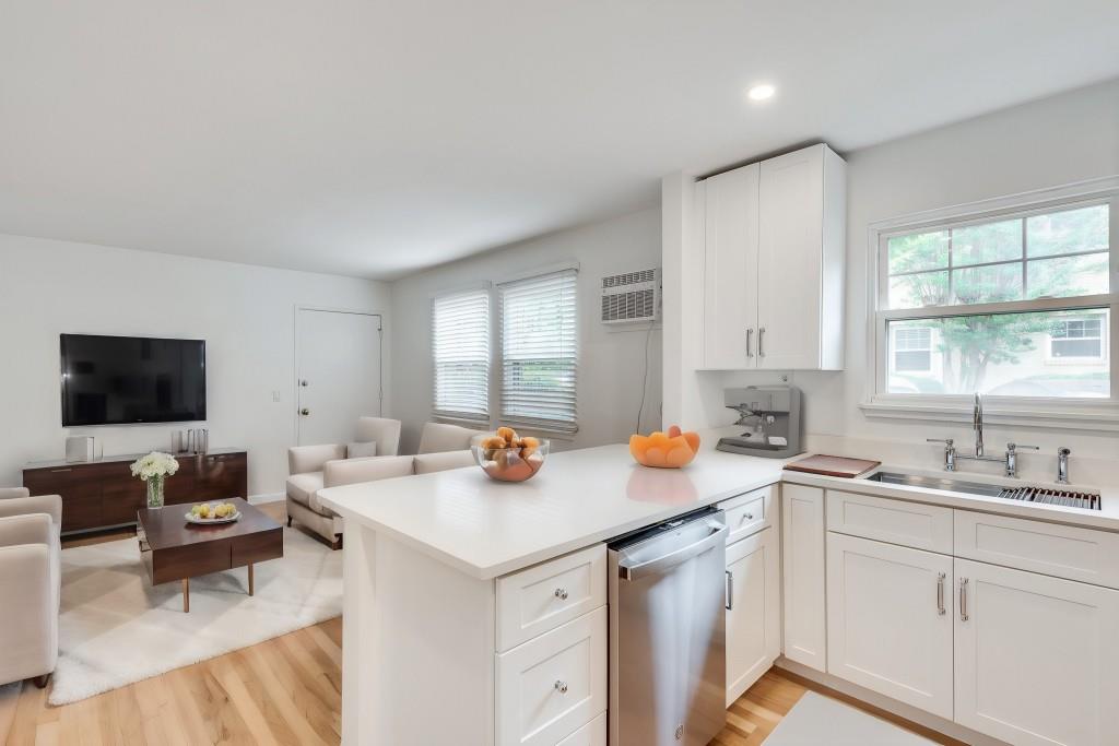 1042 Saint Charles Avenue NE Unit 8