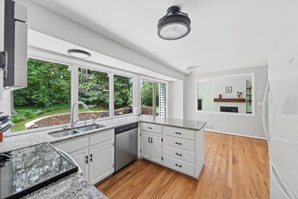 200 Lamplighter Lane SE