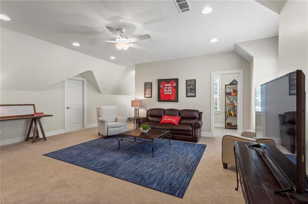 388 Meadowbrook Drive NE