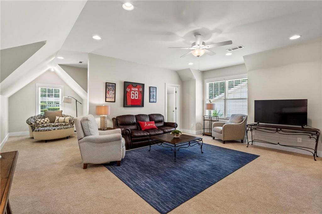 388 Meadowbrook Drive NE