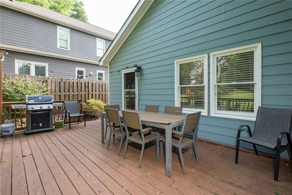 218 Locust Street NE