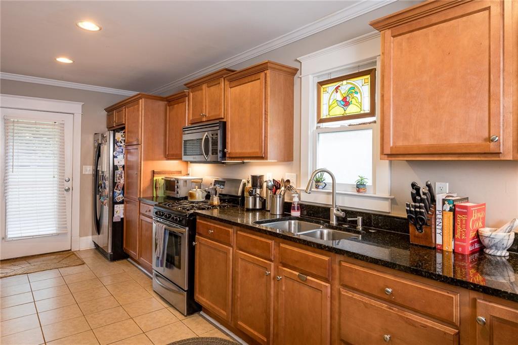 218 Locust Street NE