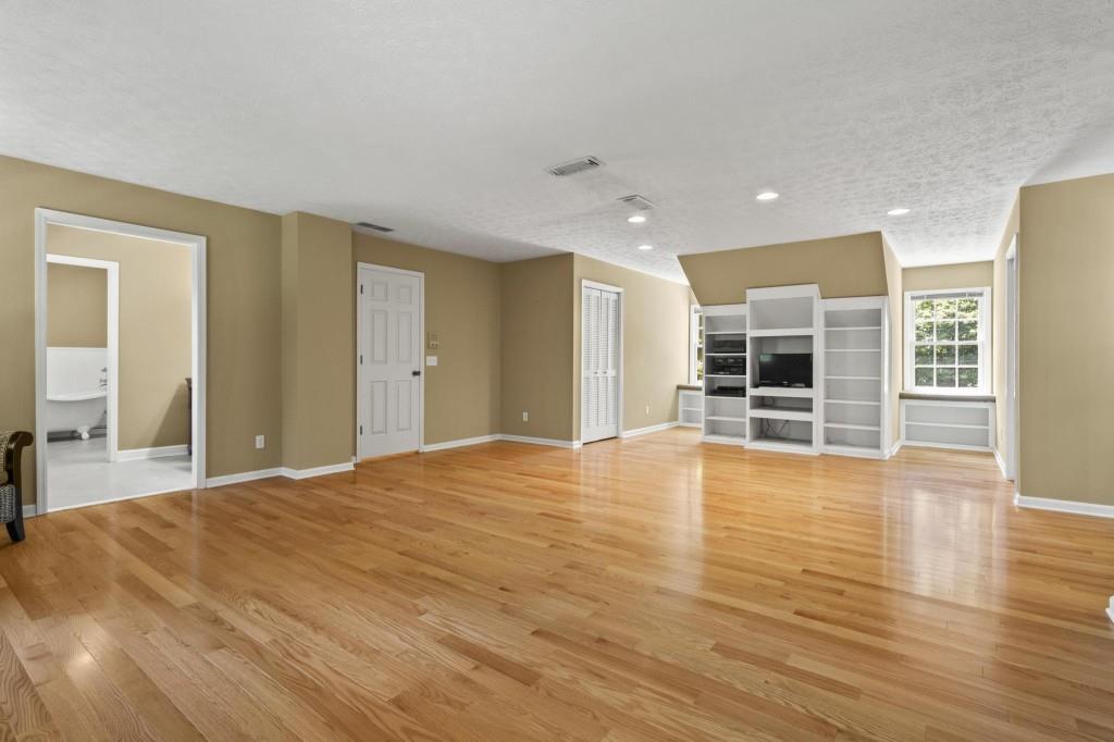 3477 Greystone Court NE
