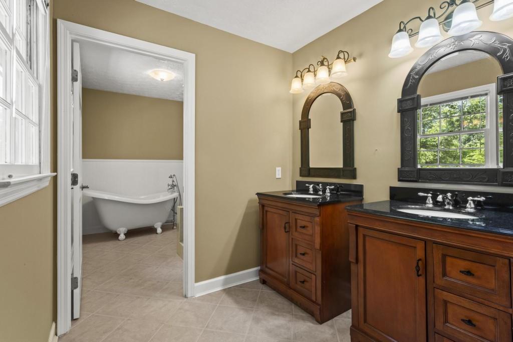 3477 Greystone Court NE