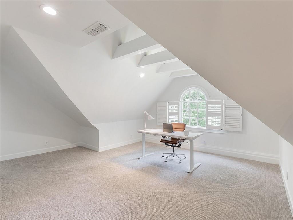 383 E Wesley Road NE