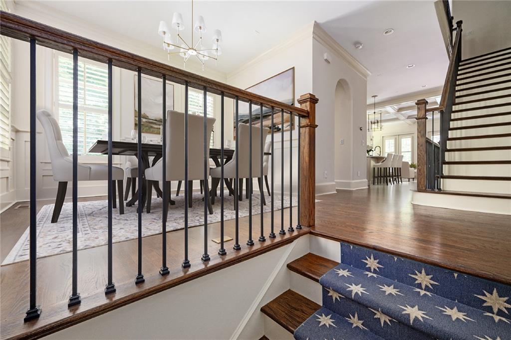 1043 E Club Court NE