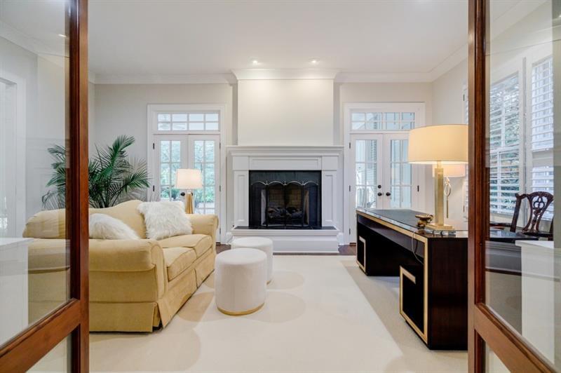 606 Loridans Drive NE