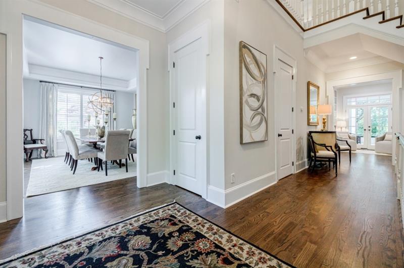 606 Loridans Drive NE