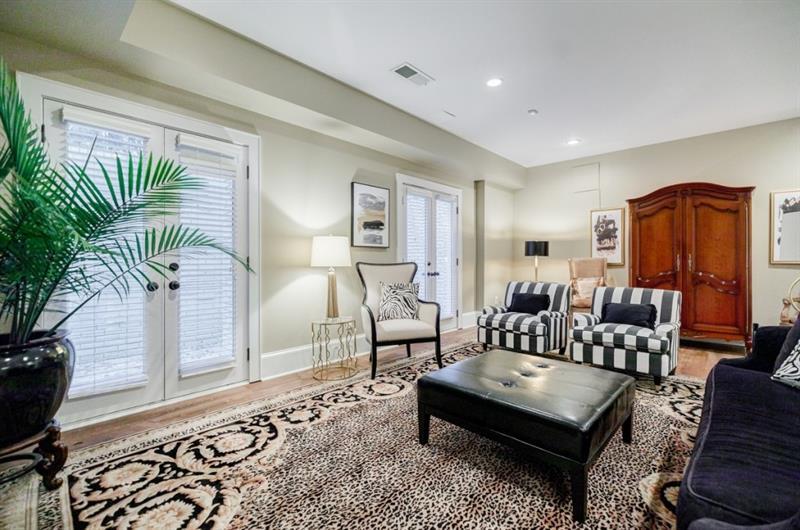 606 Loridans Drive NE