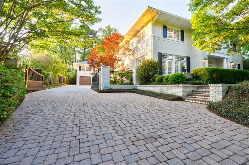 606 Loridans Drive NE