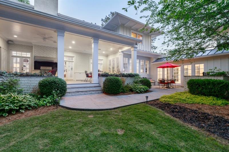606 Loridans Drive NE