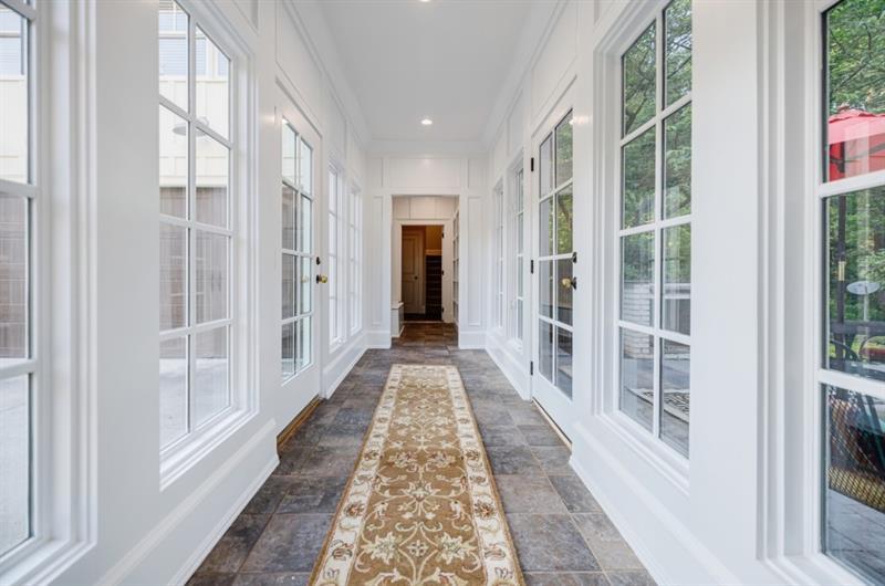 606 Loridans Drive NE