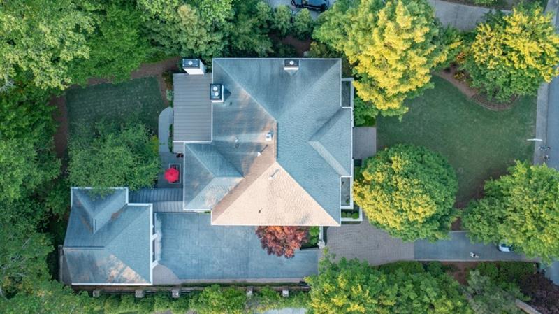606 Loridans Drive NE