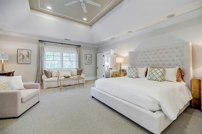 606 Loridans Drive NE
