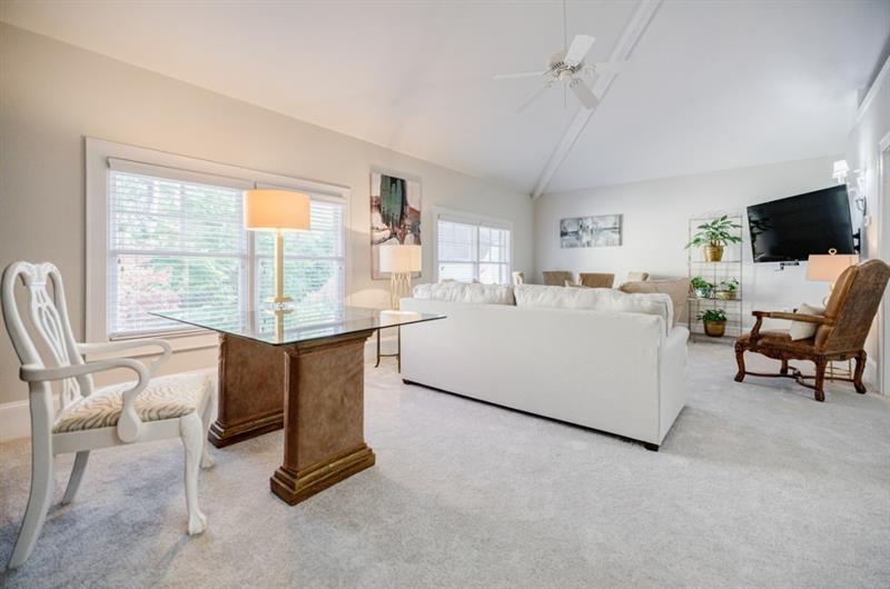 606 Loridans Drive NE