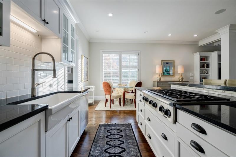 606 Loridans Drive NE