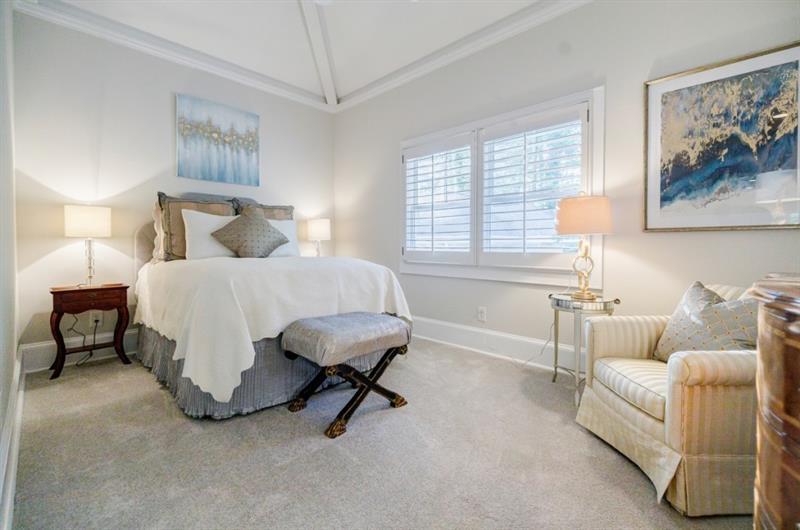 606 Loridans Drive NE