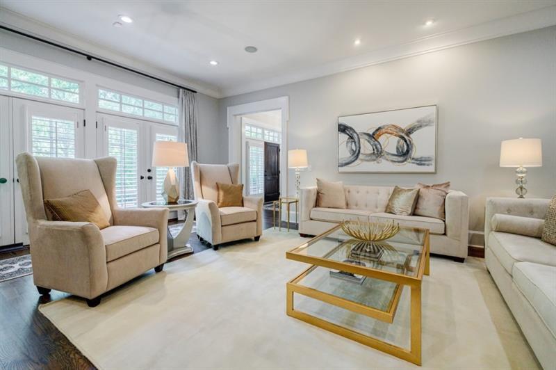 606 Loridans Drive NE