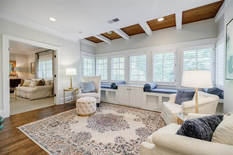 606 Loridans Drive NE