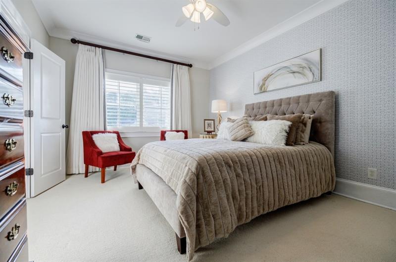 606 Loridans Drive NE