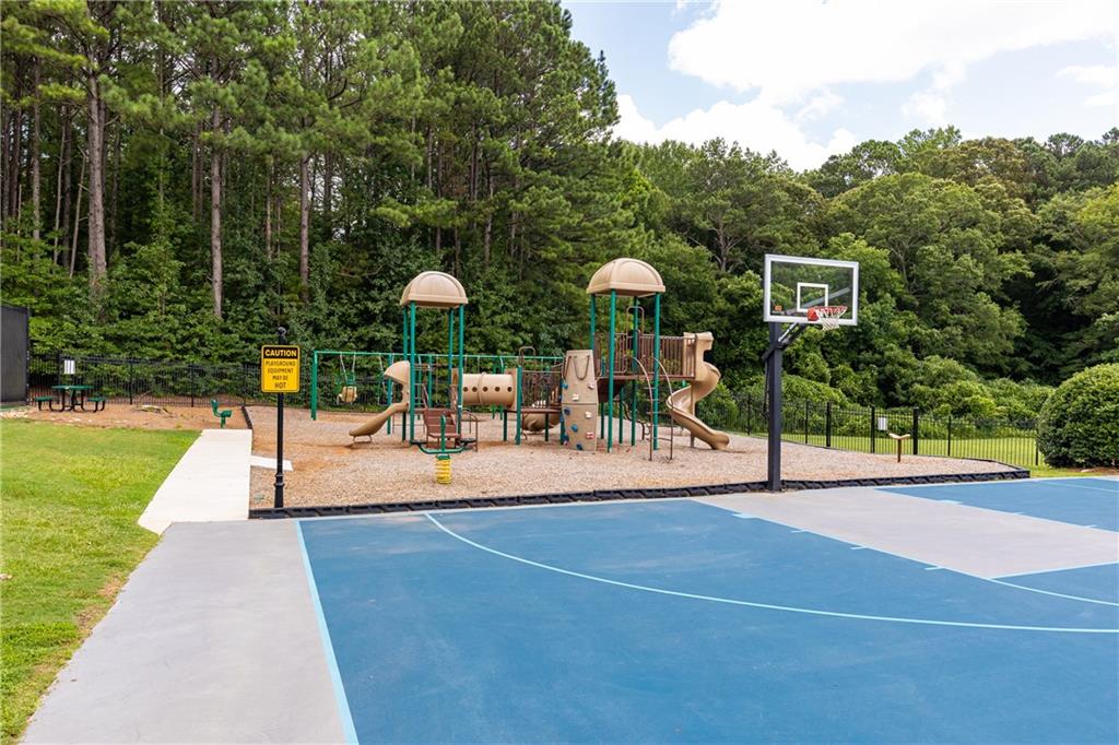 4800 Hillside Court