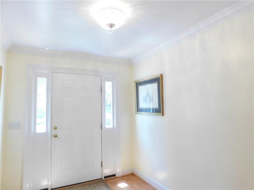 3873 Roswell Road Unit 13