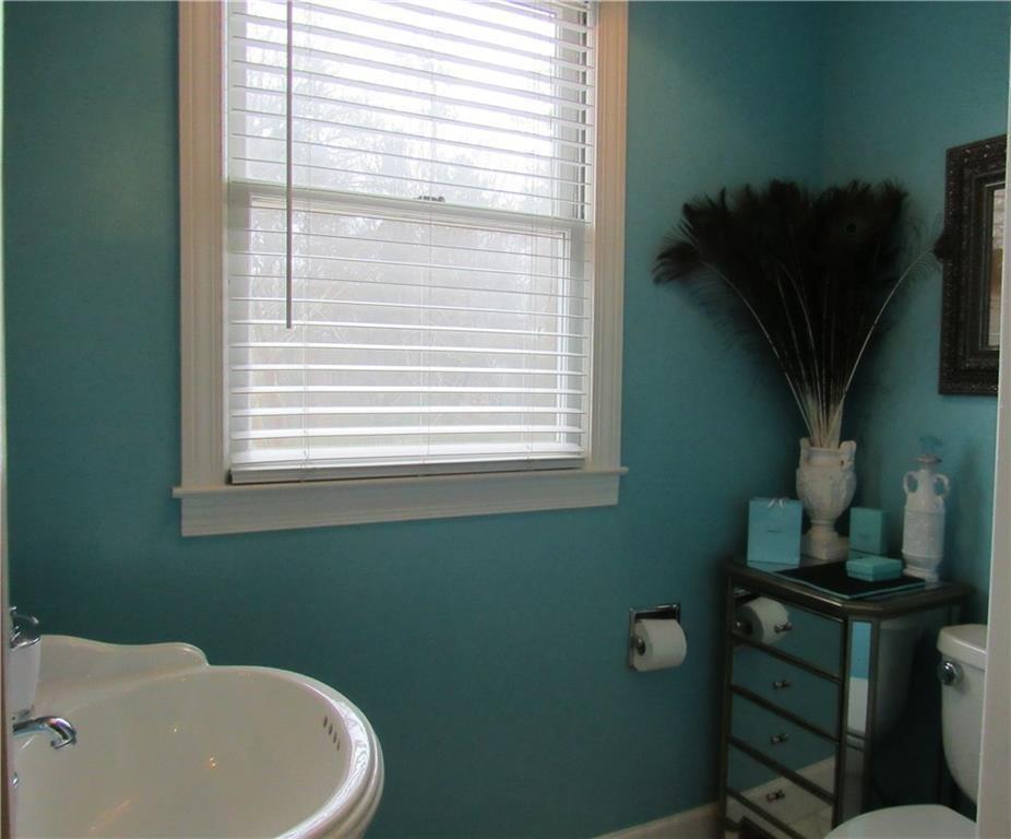 3873 Roswell Road Unit 13