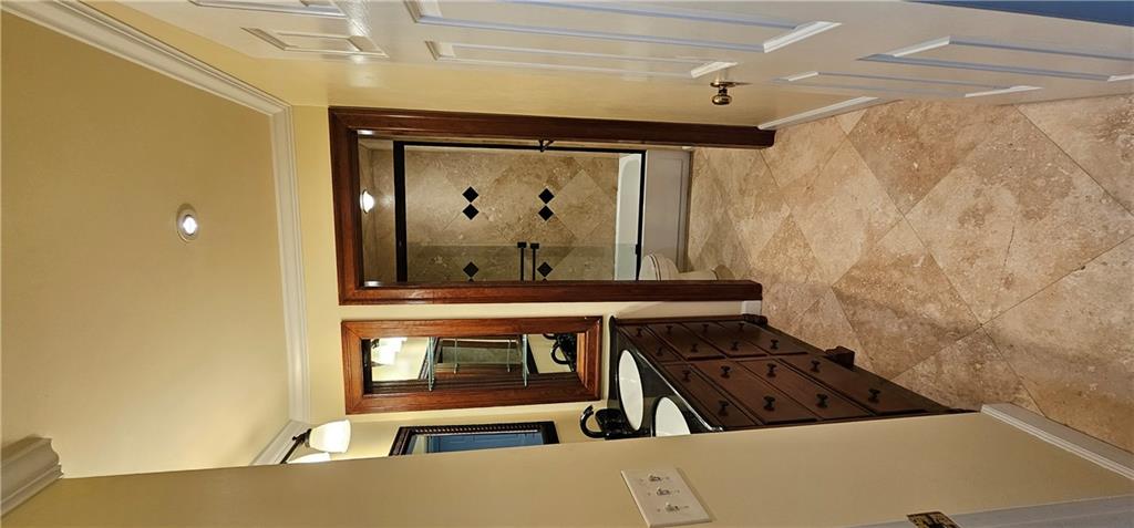 3873 Roswell Road Unit 13