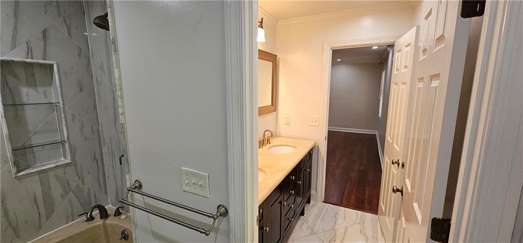 3873 Roswell Road Unit 13