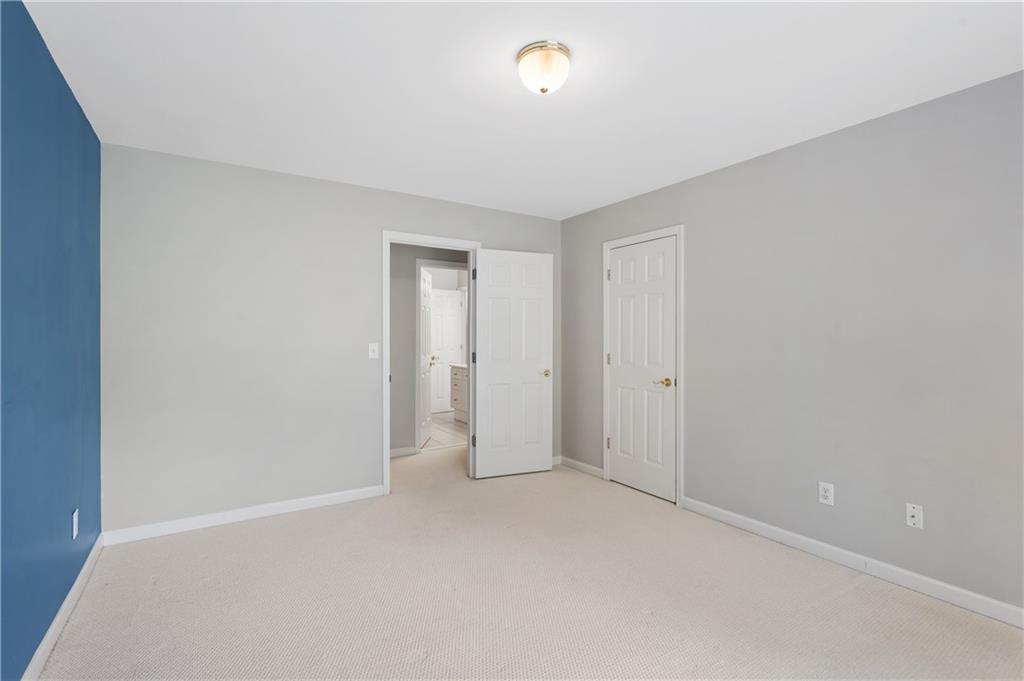 12 Ancient Oak Court NE