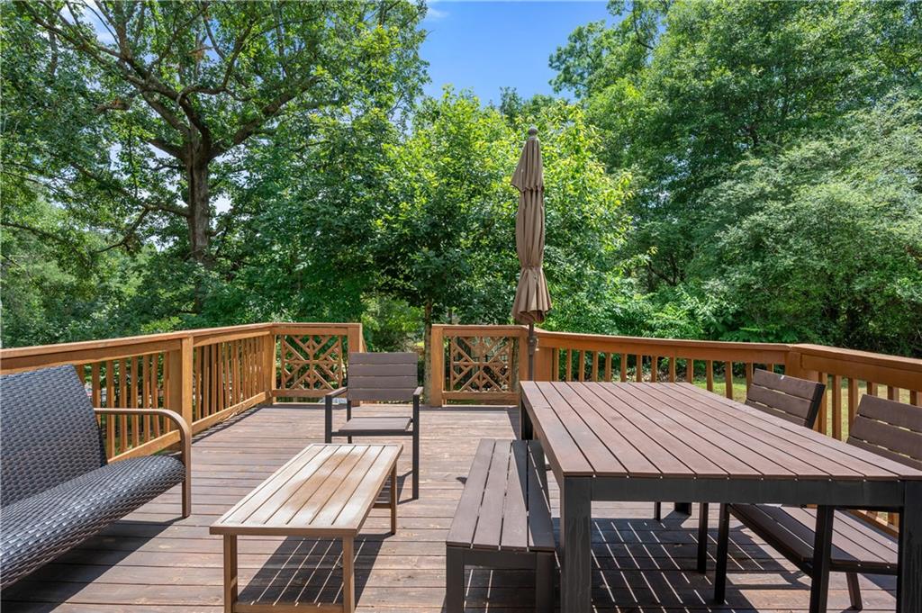 12 Ancient Oak Court NE