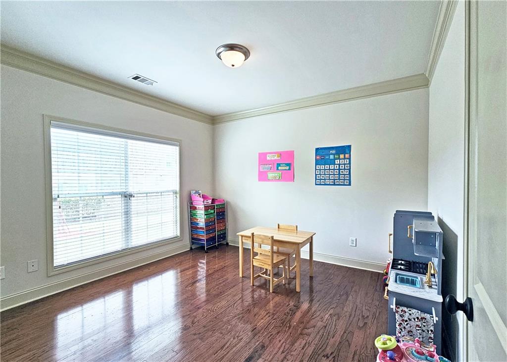 735 King Sword Court SE