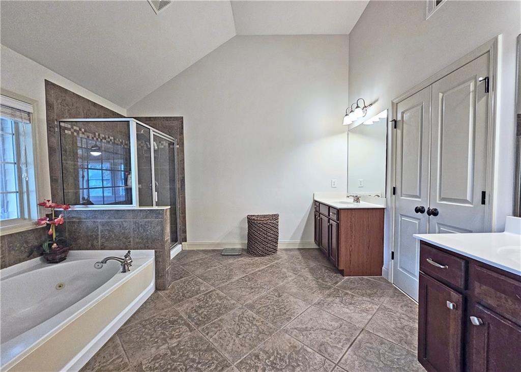 735 King Sword Court SE