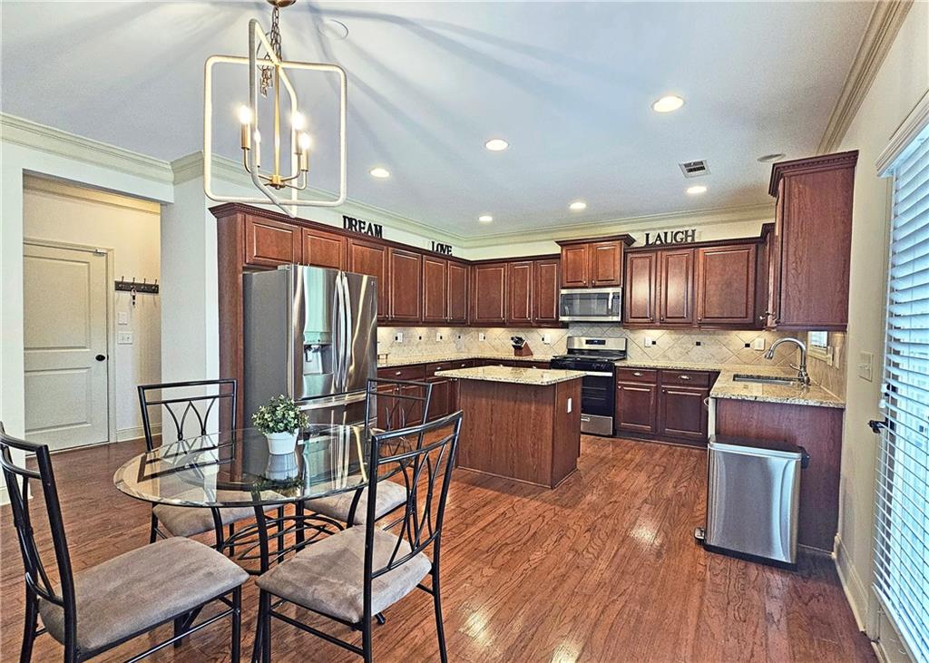 735 King Sword Court SE