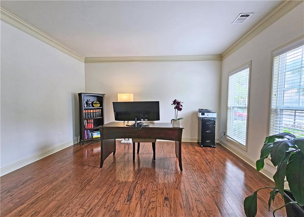 735 King Sword Court SE