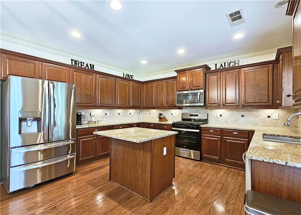 735 King Sword Court SE