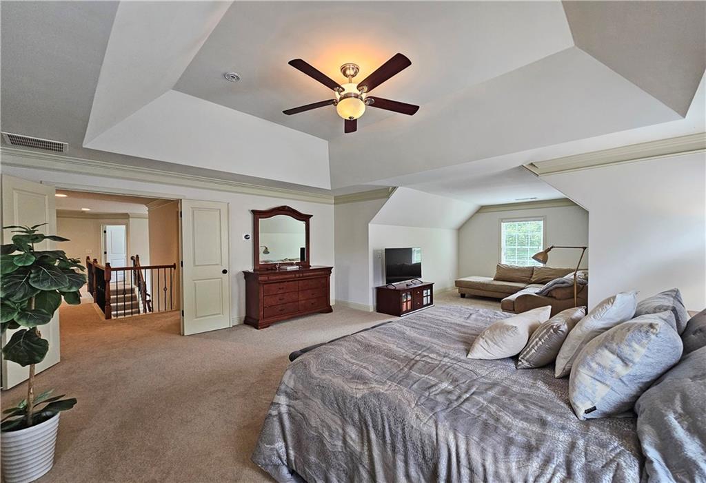 735 King Sword Court SE