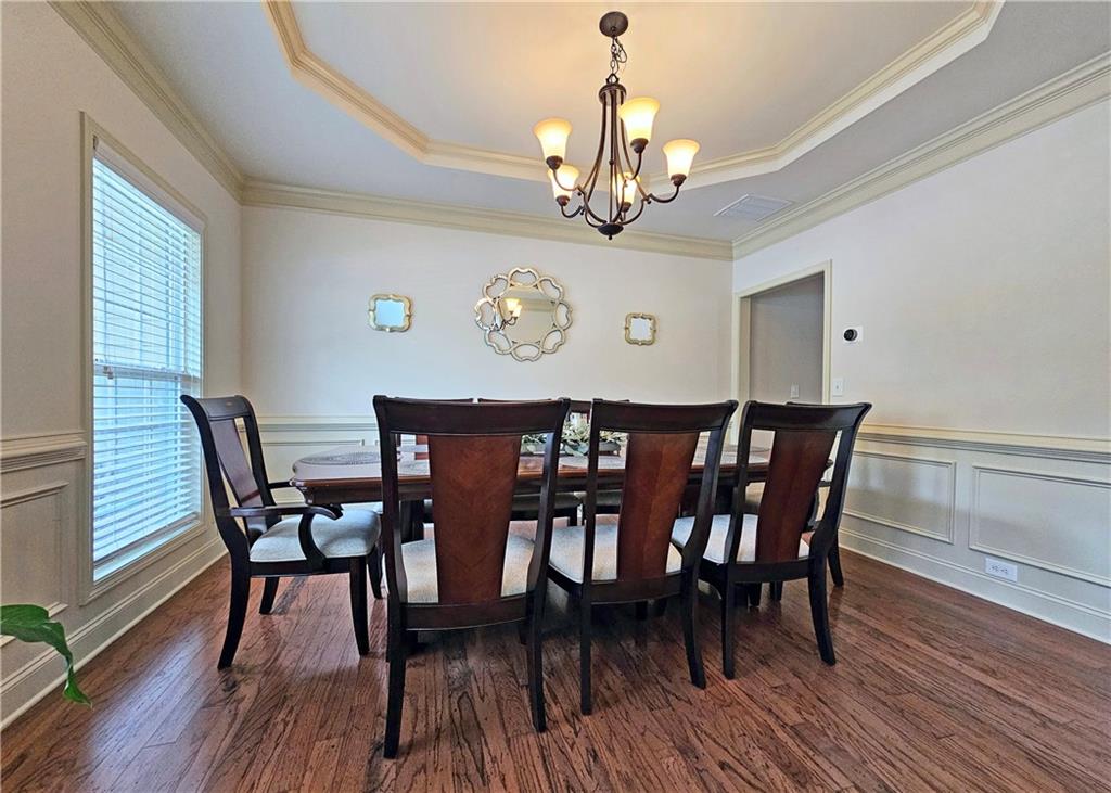 735 King Sword Court SE