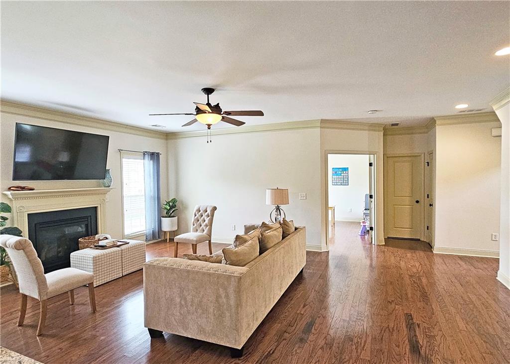 735 King Sword Court SE