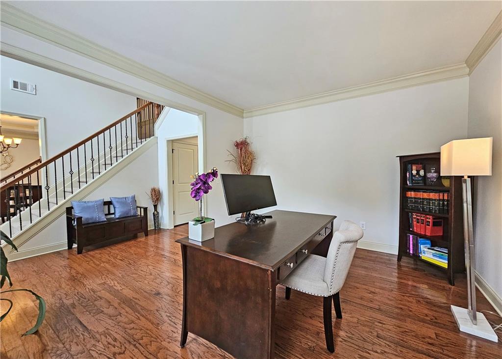 735 King Sword Court SE