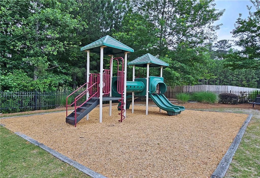 735 King Sword Court SE