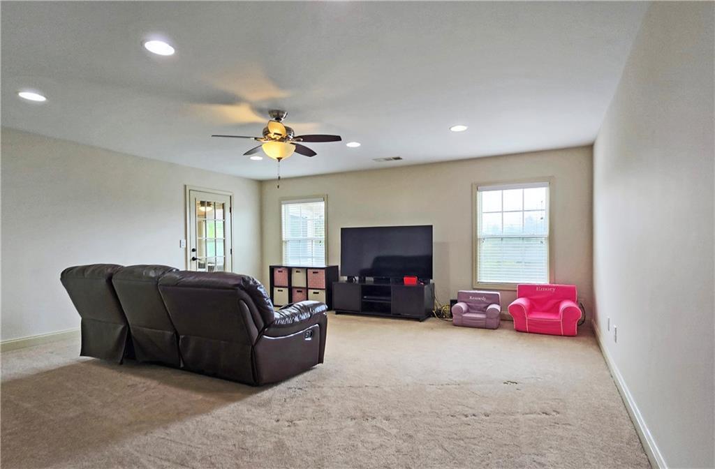 735 King Sword Court SE