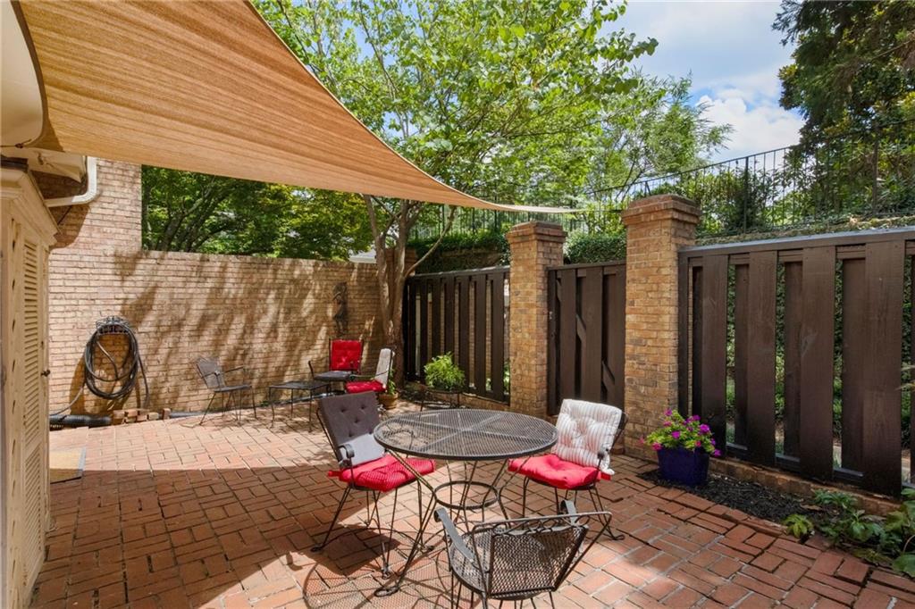 29 Lullwater Place NE